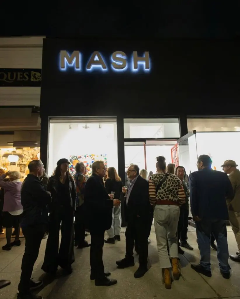 virtual galleries
online art exhibitions
digital art spaces
VR art
contemporary art experience
mash gallery
los angeles art gallery
art and interior design
workplace art
art psychology
wellbeing through art
art for productivity
mash gallery
art pricing transparency
art market trends
art collectors
contemporary art market
art valuation
art collecting
artist studio visits
contemporary art
collector engagement