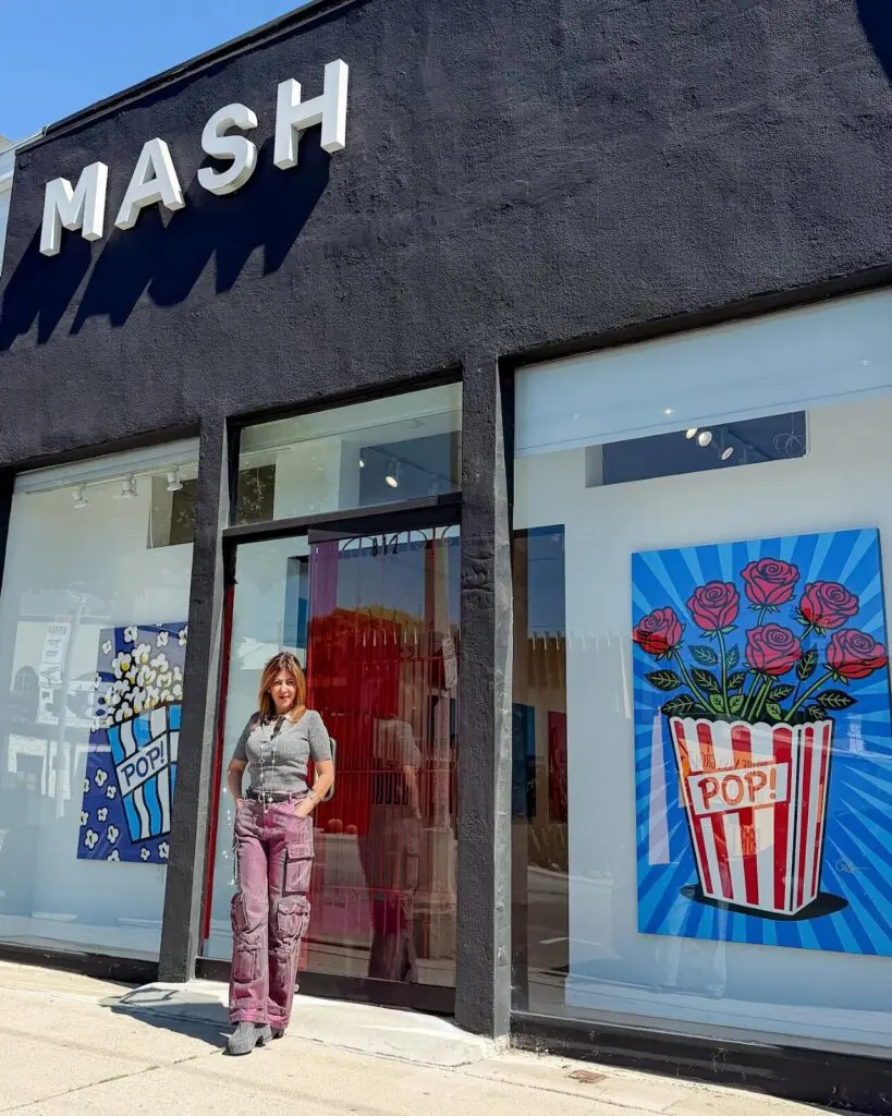 virtual galleries
online art exhibitions
digital art spaces
VR art
contemporary art experience
mash gallery
los angeles art gallery
art and interior design
workplace art
art psychology
wellbeing through art
art for productivity
mash gallery
art pricing transparency
art market trends
art collectors
contemporary art market
art valuation
art collecting
artist studio visits
contemporary art
collector engagement